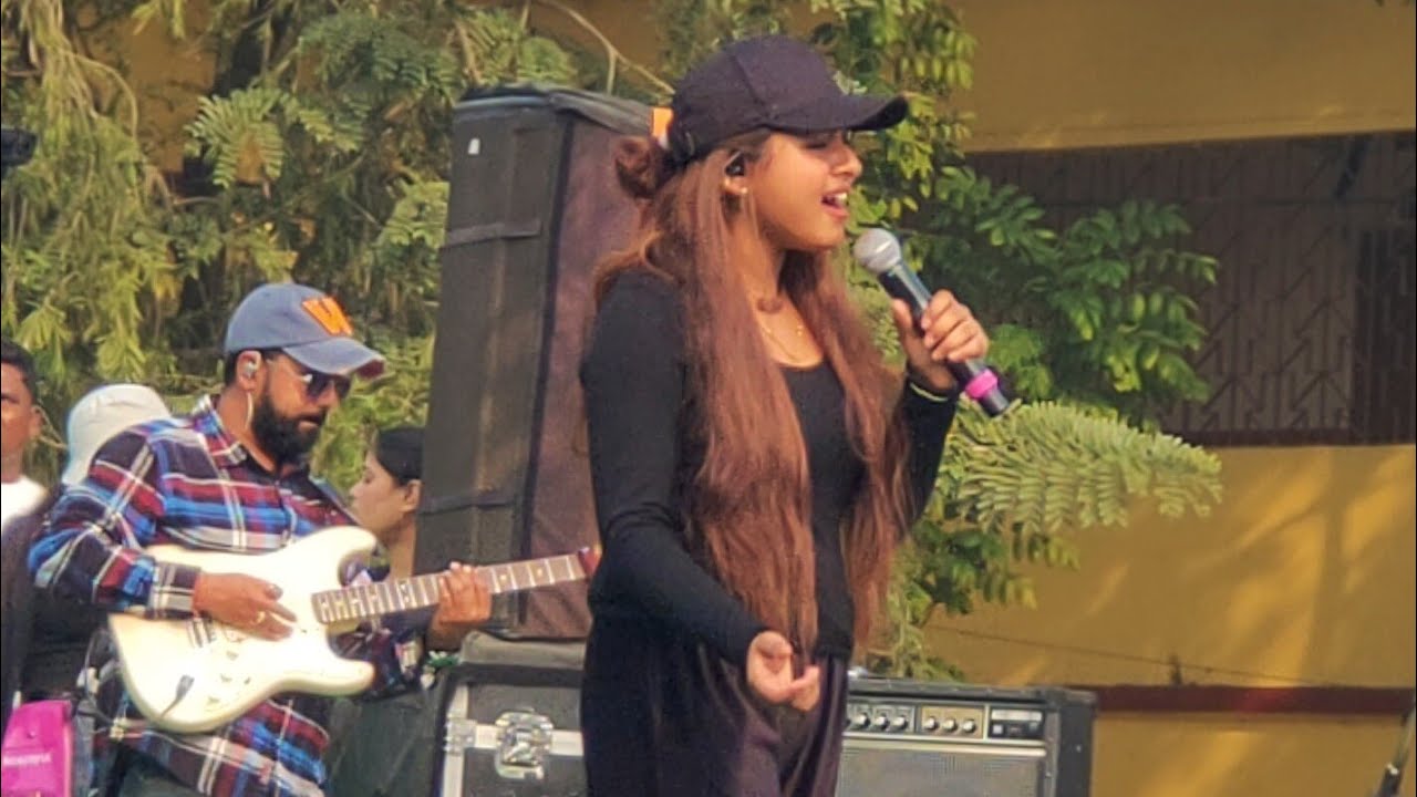 Apna Bana Le Piya❤️Tu Mera Koi Na Hoke Bhi kuch Lage | Arunita Kanjilal Live At DCH College Social