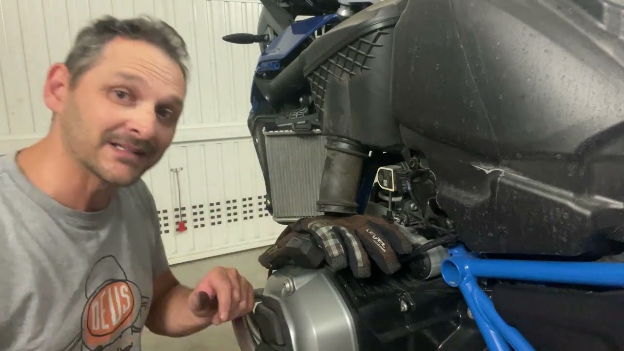 RAF DIY - BMW R1200GS Lc - Pulizia dei Corpi Farfallati e reset Motoscan