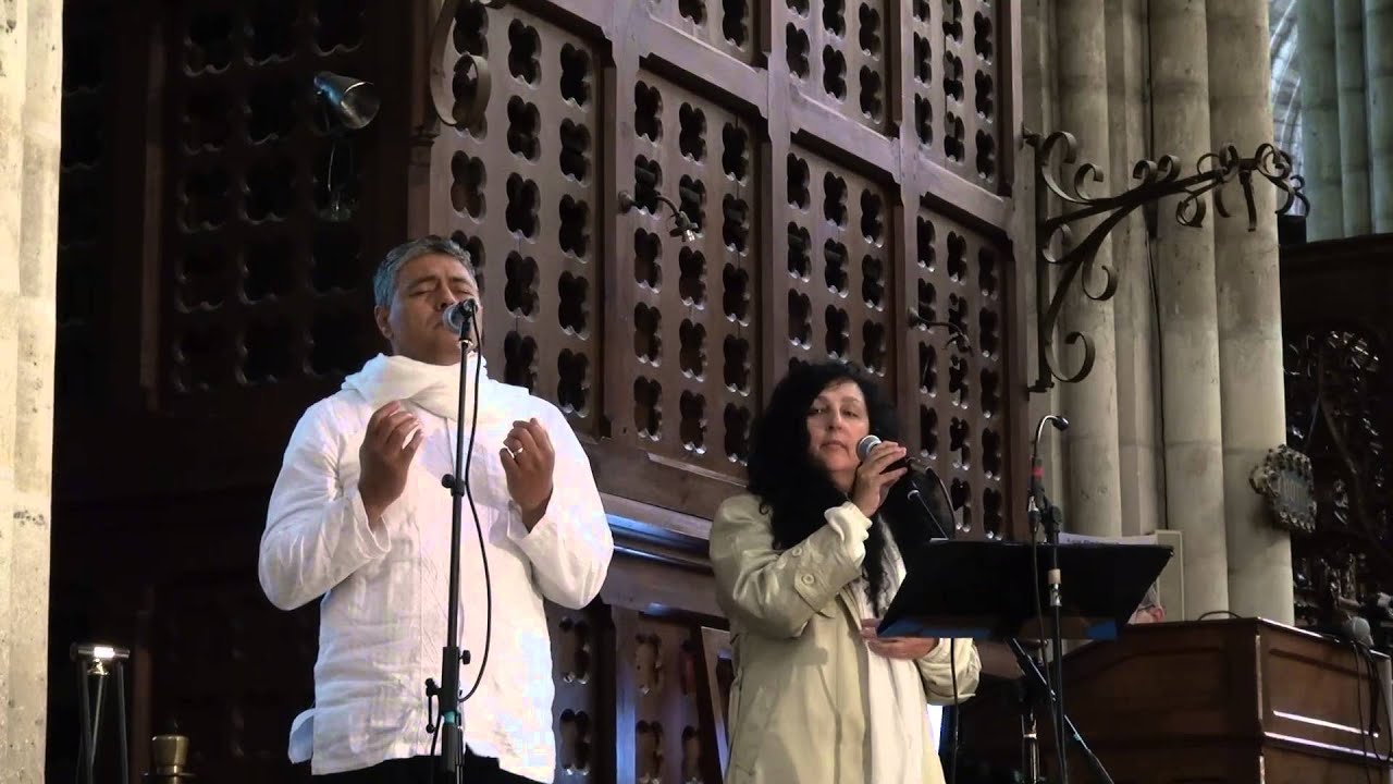 Ave Maria in French and Arabic - Desert Rose at Basilica Saint Denis, Paris, France (COP21 - 2015)