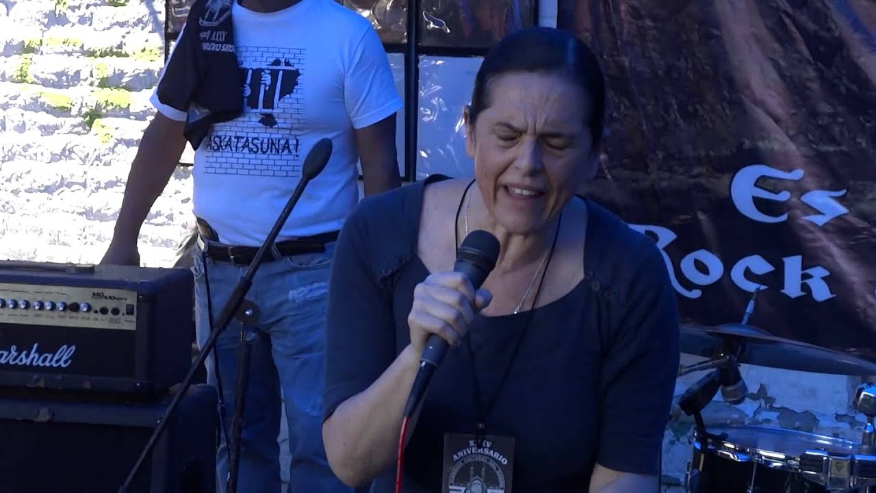 02 CECILIA TOUSSAINT tianguis cultural del chopo df mexico  prendedor  03 octubre 2015 AVCHD