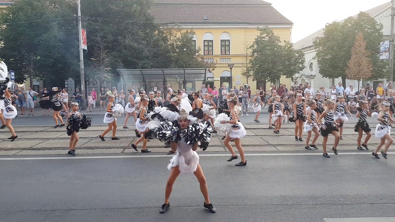 Feeling Táncstúdió Debrecen Virágkarnevál 2018 Pom-pom
