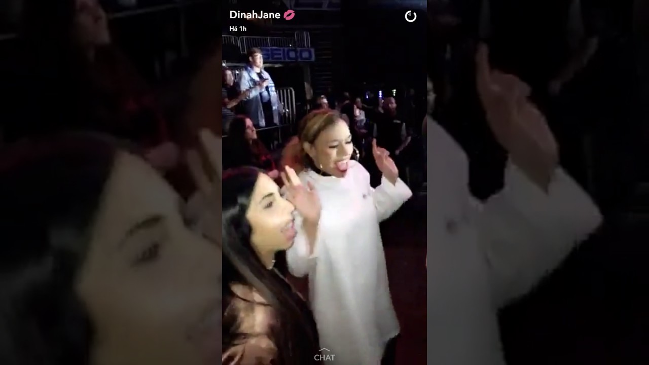 Dinah em Apresentação de Bad Things da Camila Cabello e MGK