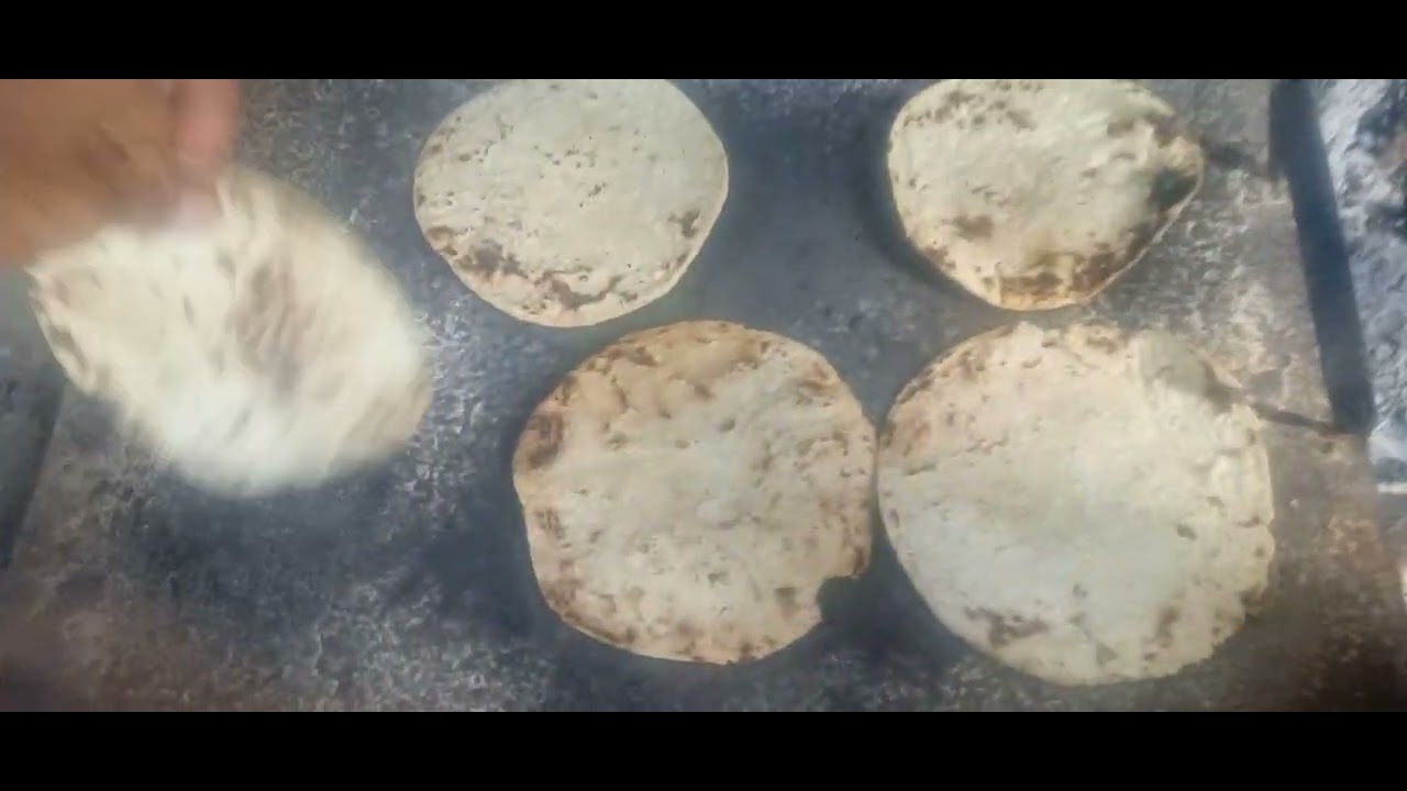 Yeyson prepara las tortillas pará el desayuno 🎉