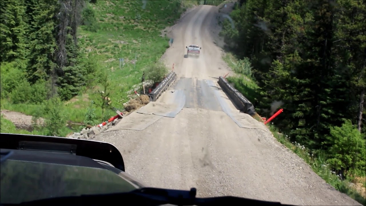 CAT Powered Freightliner Pulling Hard and Jaking Hard