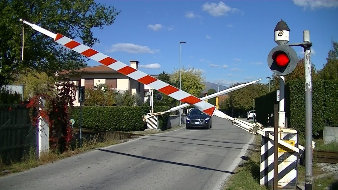 Spoorwegovergang Rosà (I) // Railroad crossing // Passaggio a livello