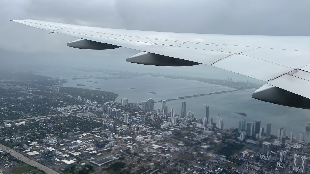 American Airlines Boeing 777-200 Rainy Takeoff from Miami International Airport (MIA)