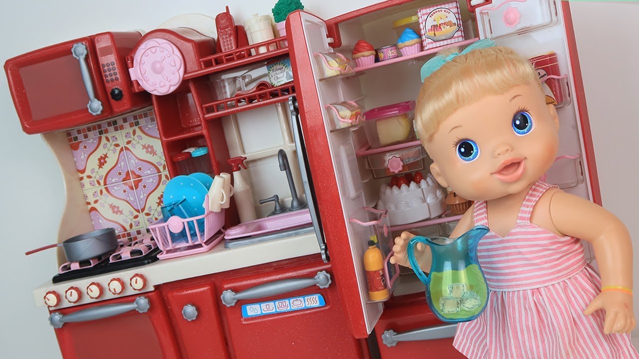 TOUR PELA COZINHA NOVA DAS BABY ALIVES - Lilly Doll