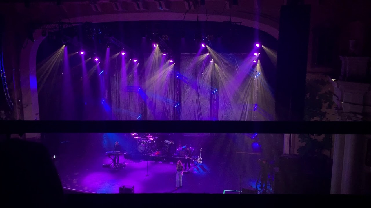 maggie rogers performs back in body post crying over how loved she is by 5000 people in o2 brixton