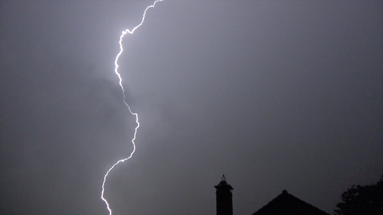 Onweer Heiloo | 17 augustus 2022 | Meerdere blikseminslagen!