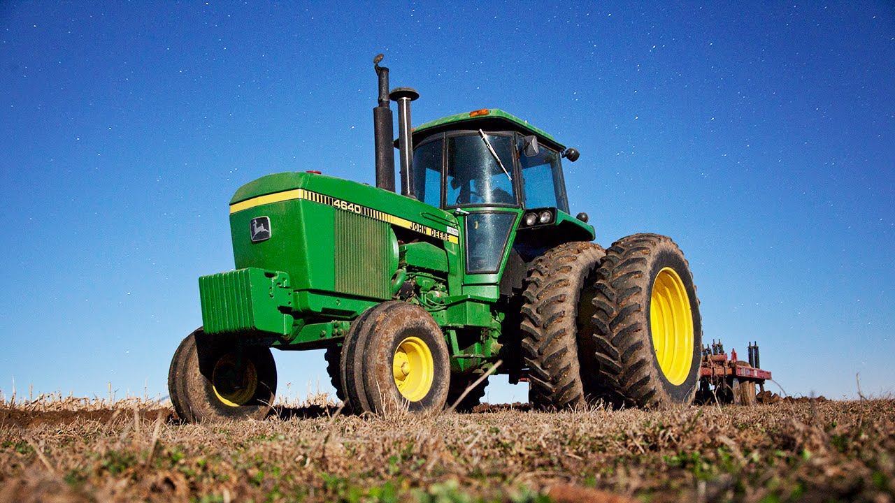 John Deere 4640 Unleashed - Chisel Plowing Sod