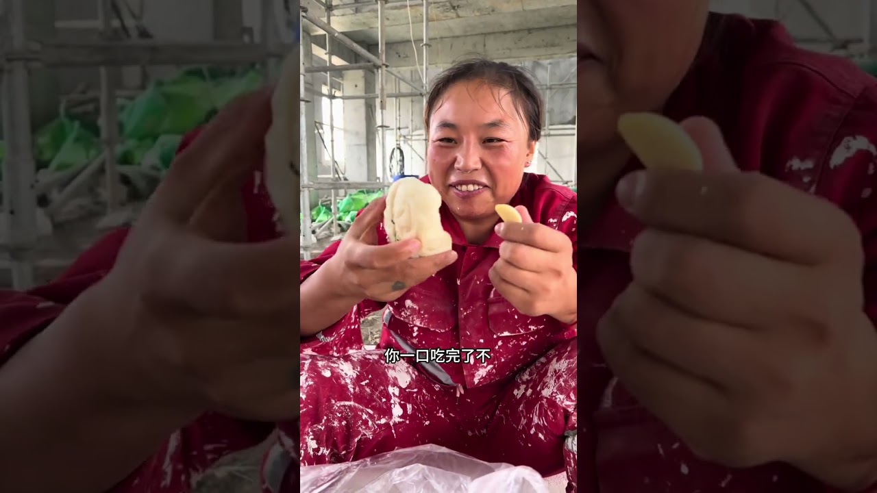 今天视频有点长姊妹们，看看90夫妻在工地刮腻子 一天是怎么样度过的#真实生活分享计划 #我要上热们 #工地夫妻 #vlog日常 #乡村贾丹