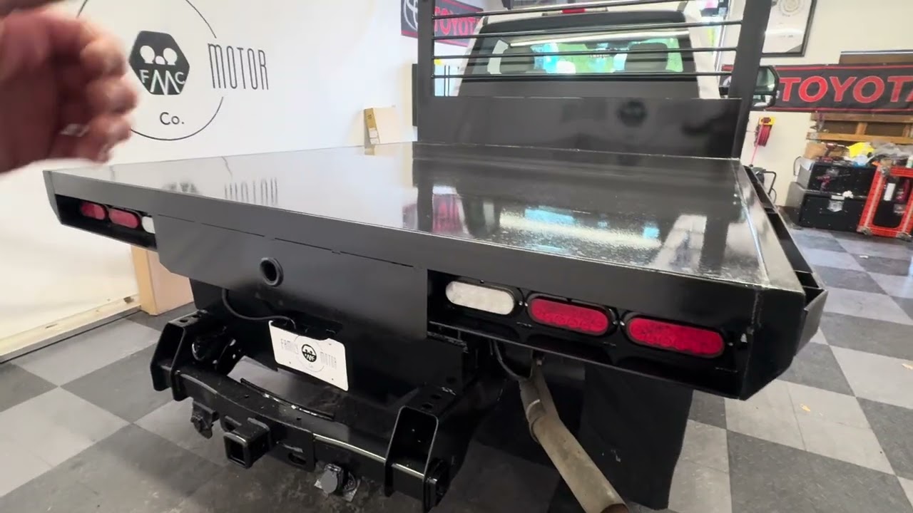 2017 Ford F350 4 x 4 6.2 L V8, Flat Bed  dump truck, only 46,000 miles California owned, 1 Owner￼