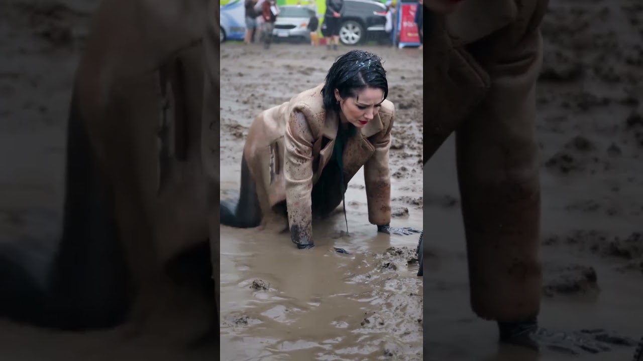 Fur coat in the mud, a elegant wetlook lady🥵🤤 #furcoat #wetlook #muddygirl #wetsuit #beauty #foryou