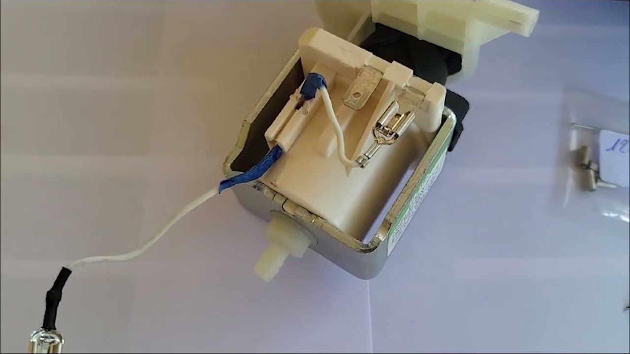 Machine à café Gusto Piccolo : la pompe ne fonctionne plus. Changer le fusible