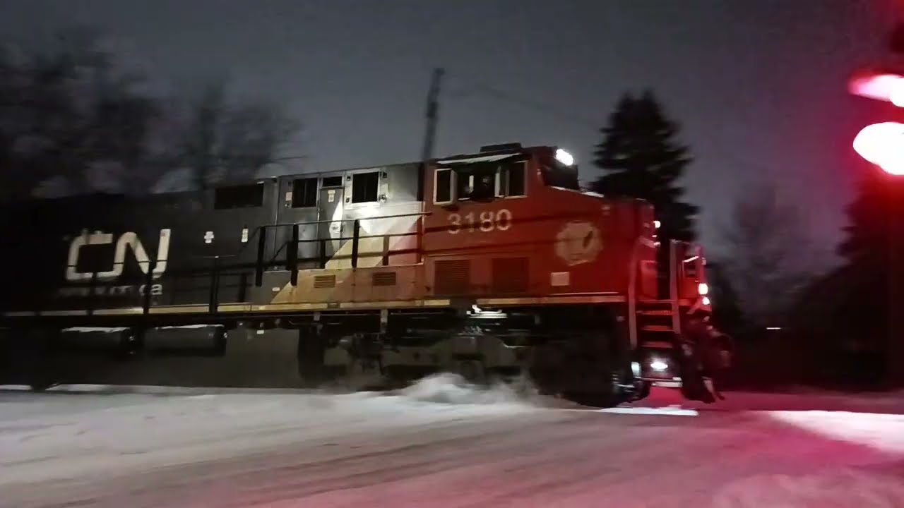CN L548 with ET44AC leading and a wave from the crew! - Boucherville, Qc