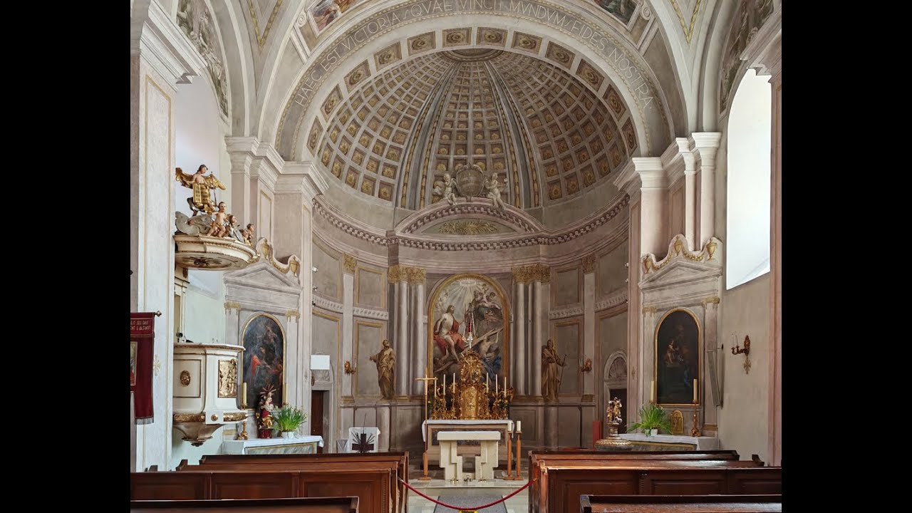 Rust, Burgenland, Österreich – Stadtpfarrkirche zur Heiligsten Dreifaltigkeit