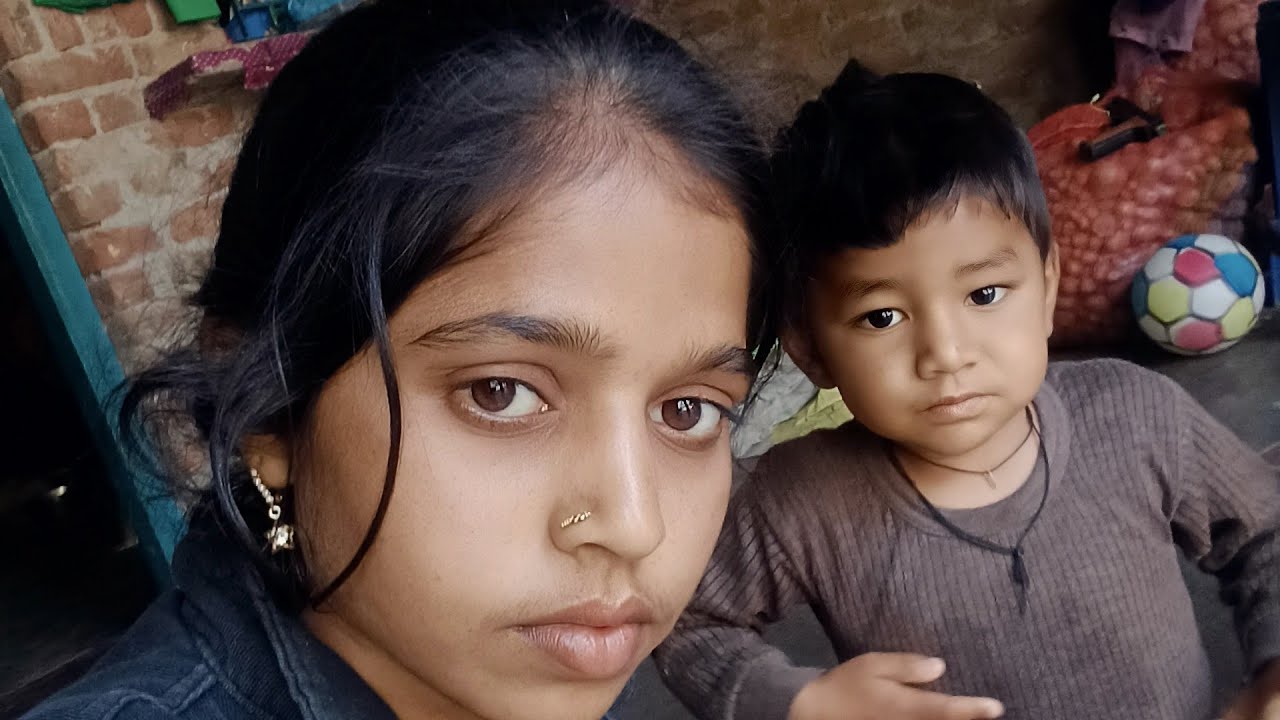 Main aur Lala hai meri DP per aur aap logon se vinati hai life per a jao