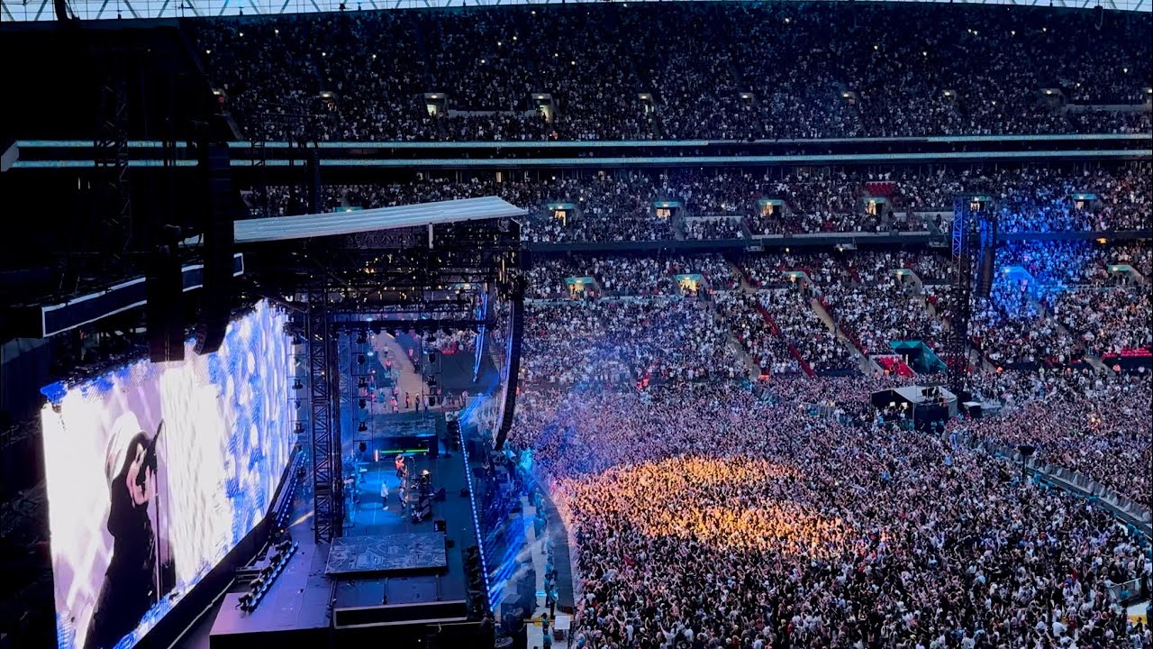 Oasis - Supersonic. Live at Wembley Stadium, London. 03.05.2025. 