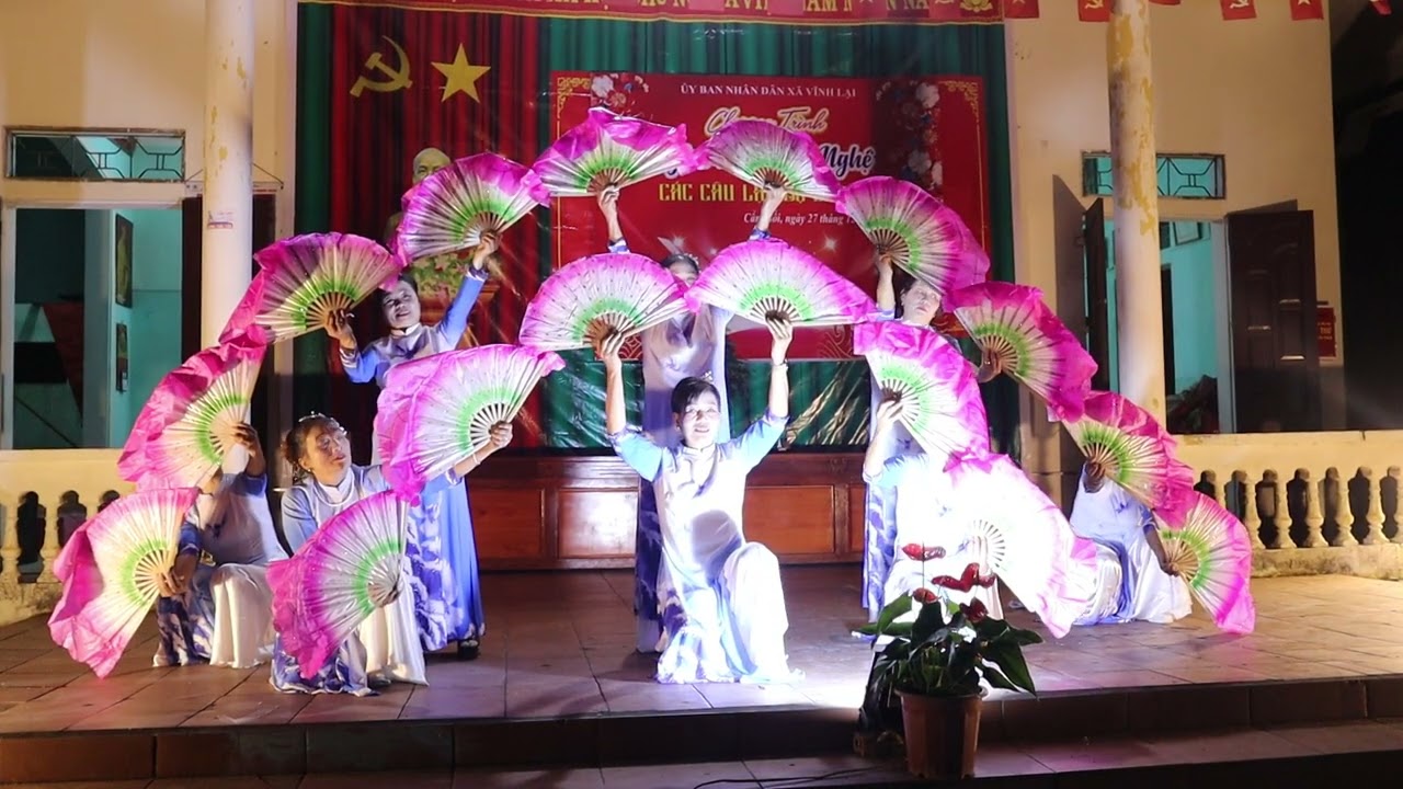 Tiết mục múa Quê hương nghĩa mẹ tình cha - CLB Cẩm Bối