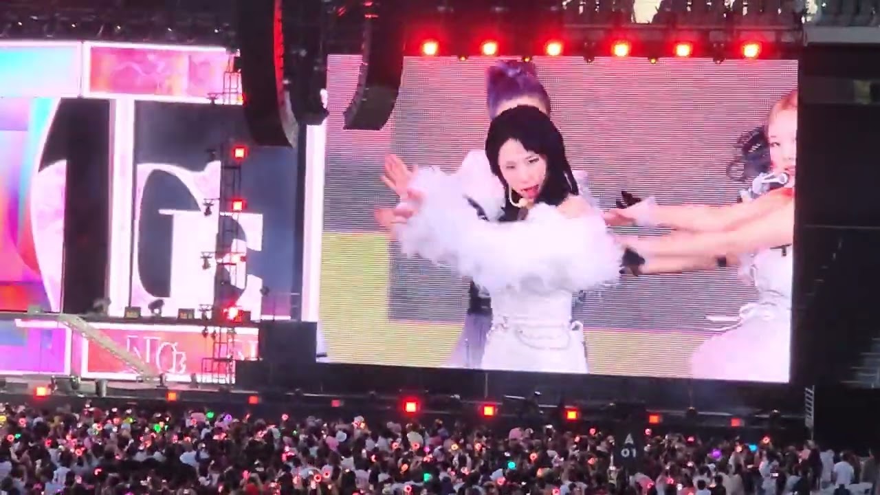 [FANCAM] 5-15-22 TWICE World Tour III - Encore LA Day 2 - THE FEELS + FEEL SPECIAL