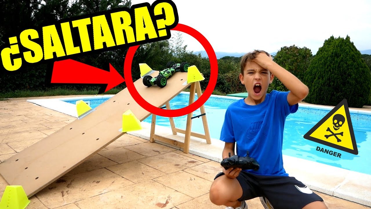 SALTANDO LA PISCINA CON UN COCHE RC CHALLENGE