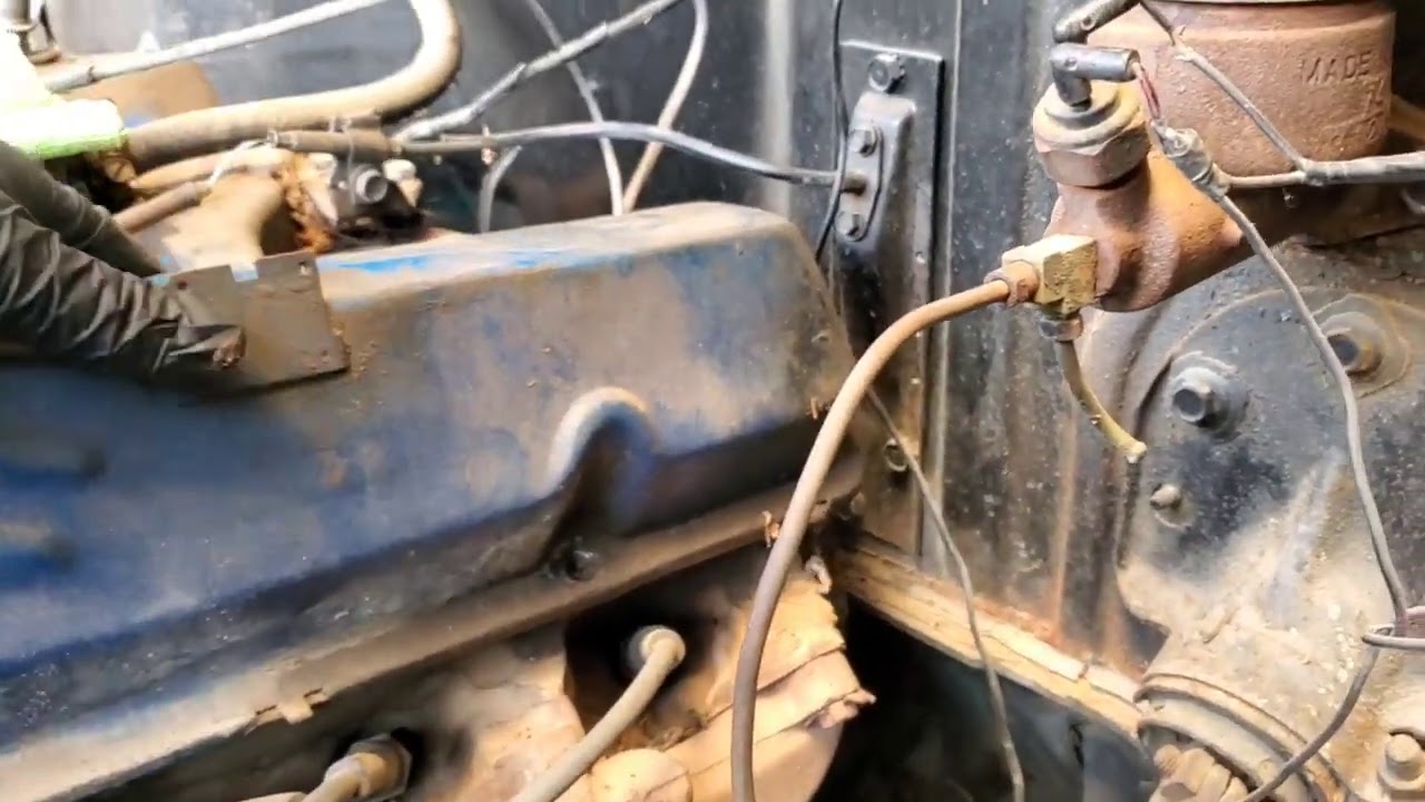 pulled a valve cover on the truck! it's like an engine reveal! 1966 Ford F-100