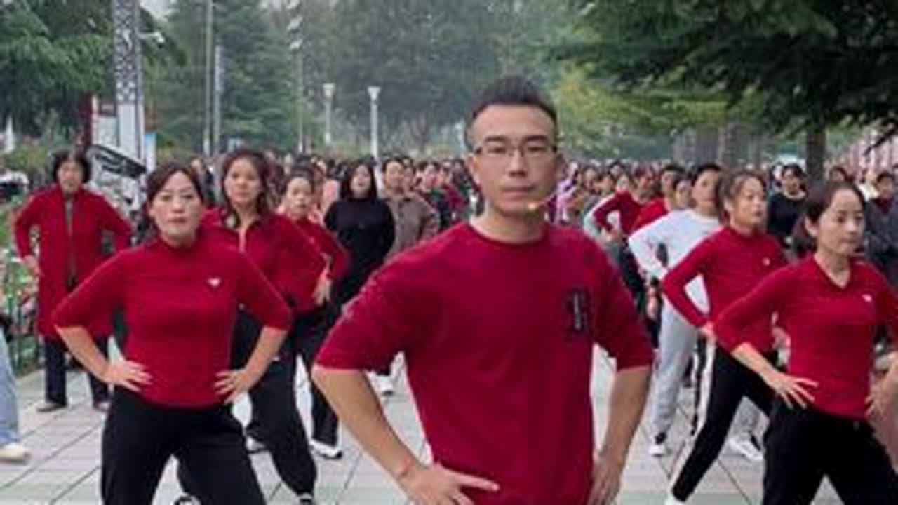 #坚持锻炼给自己一个好身体 #抖音全民健身计划 #全民健身你我同行 #有氧健身操 #运动贵在坚持