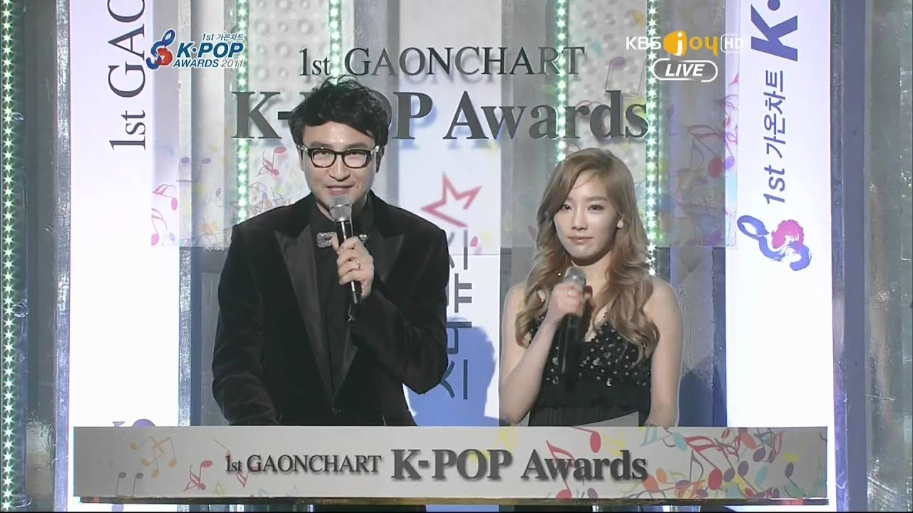 120222.1st.Gaon.Kpop.Award.Taeyeon & Yoona Cut.02