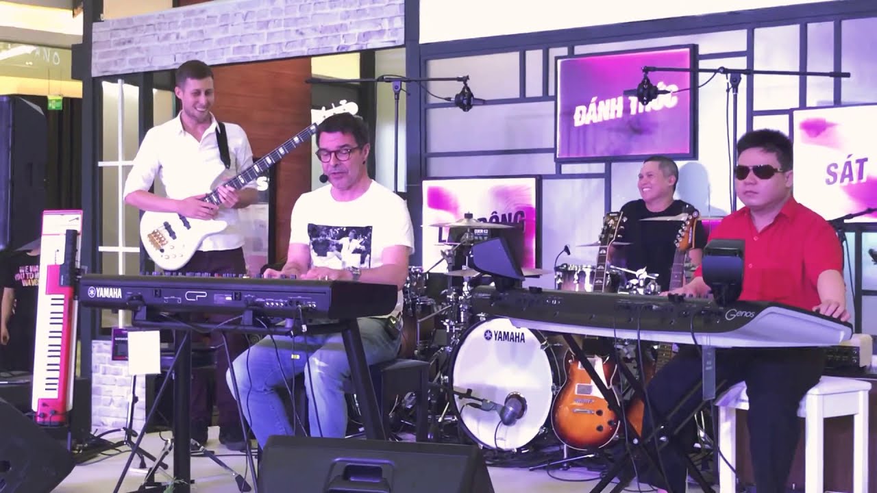 Butterfly - Peter Baartmans in Vạn Hạnh mall Việt Nam
