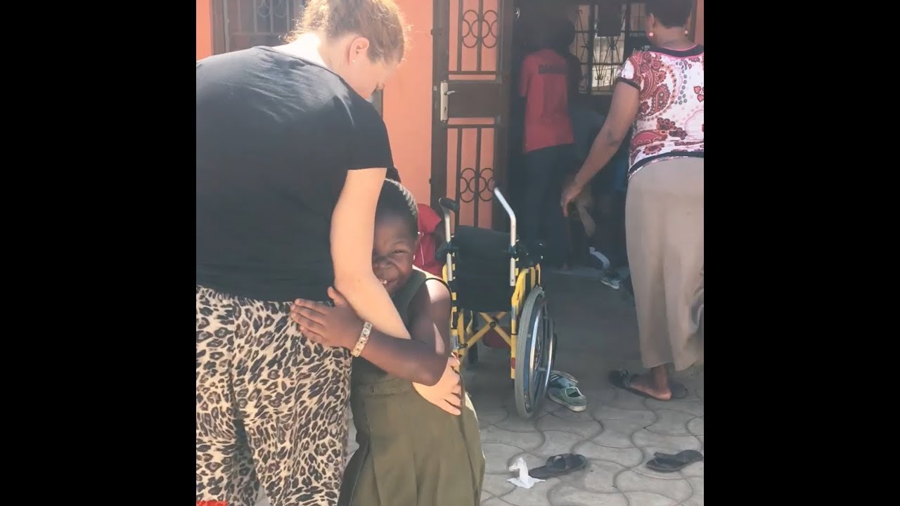Naboerne hjælper Eva med at give handicappede børn et godt liv