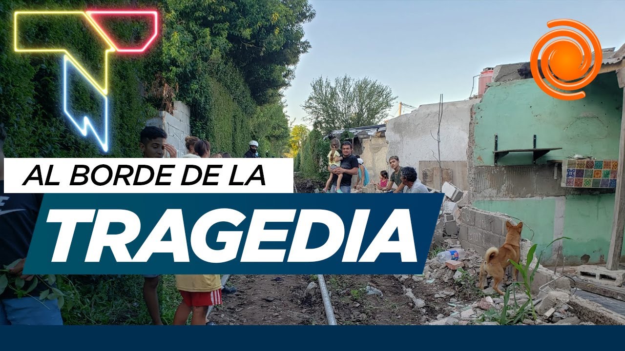 Descarriló un tren y derribó varias casas: obstruyeron las vías con un tronco para saquearlo