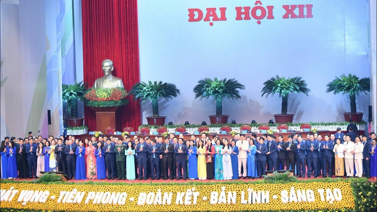 TỰ HÀO TIẾN BƯỚC DƯỚI CỜ ĐẢNG [lời mới]