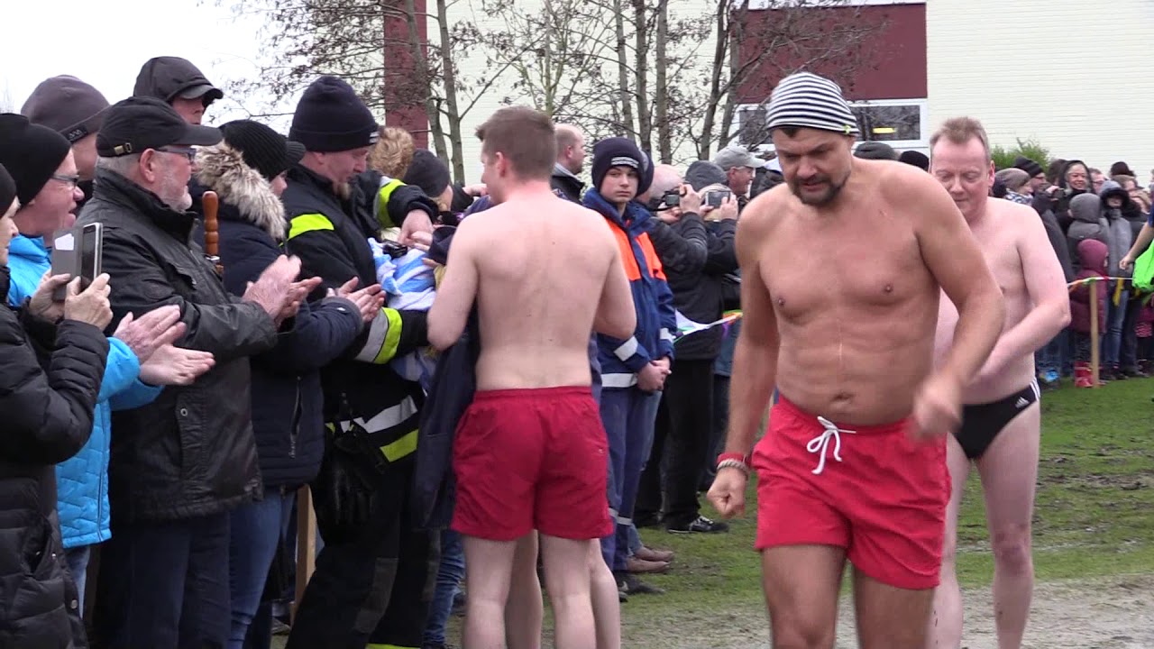 Neujahrsschwimmen beim Dorf Wangerland