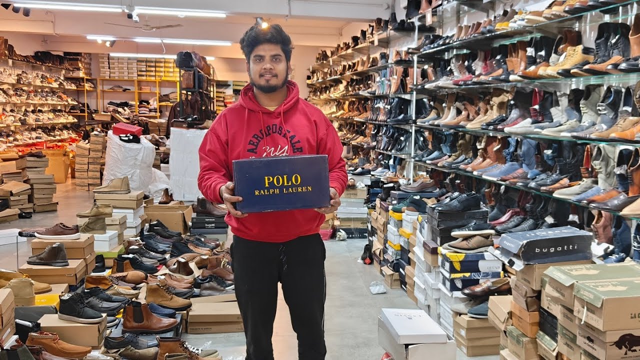 Assortment sale in big brands back.Cheapest export surplus shoes in Delhi Luxury collection 