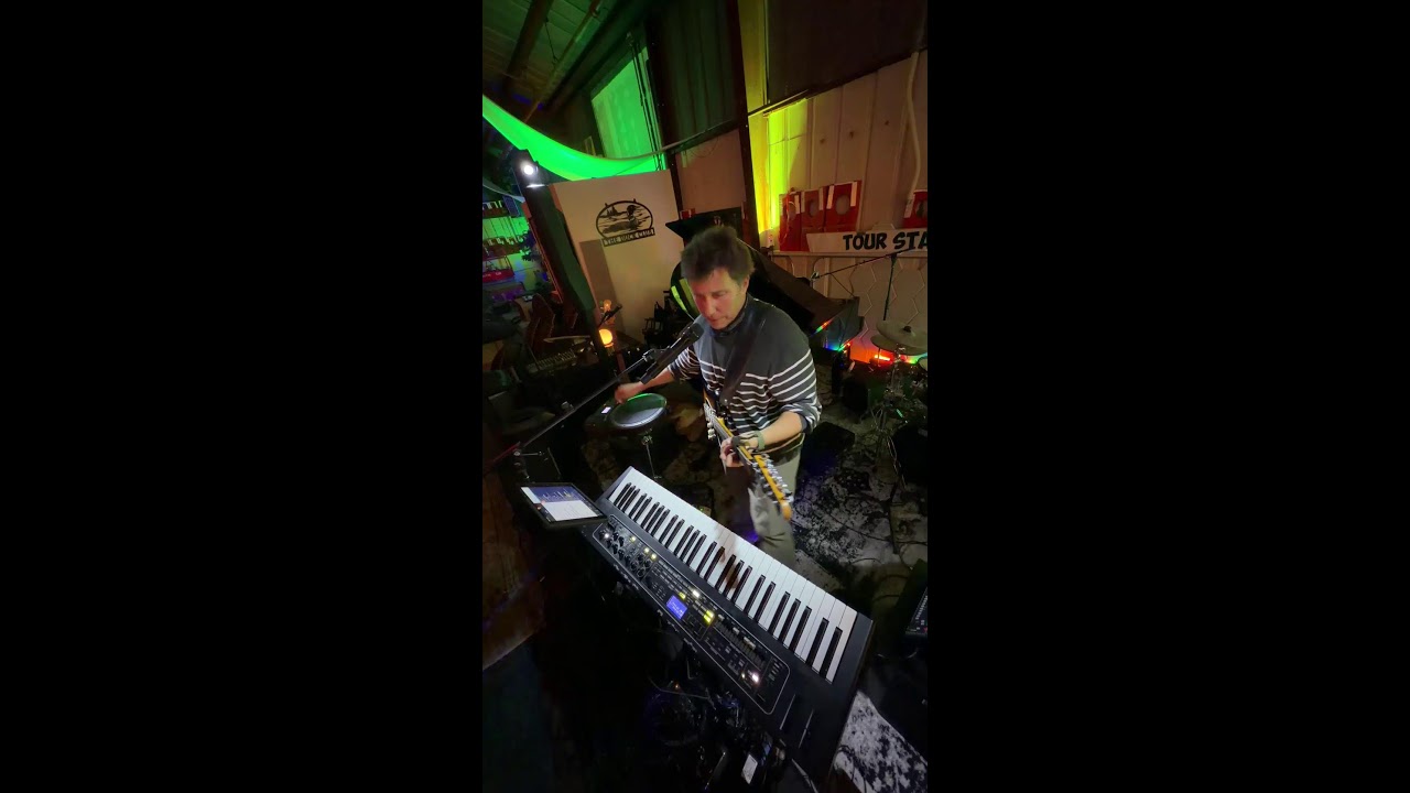 Unreal. Private party. #livelooping