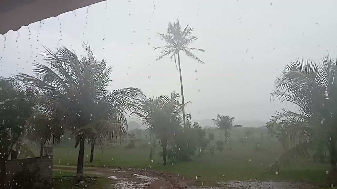 forte pancada de chuva na manhã desta terça feira em prainha/Aquiraz 🌧️ 18/02/2025