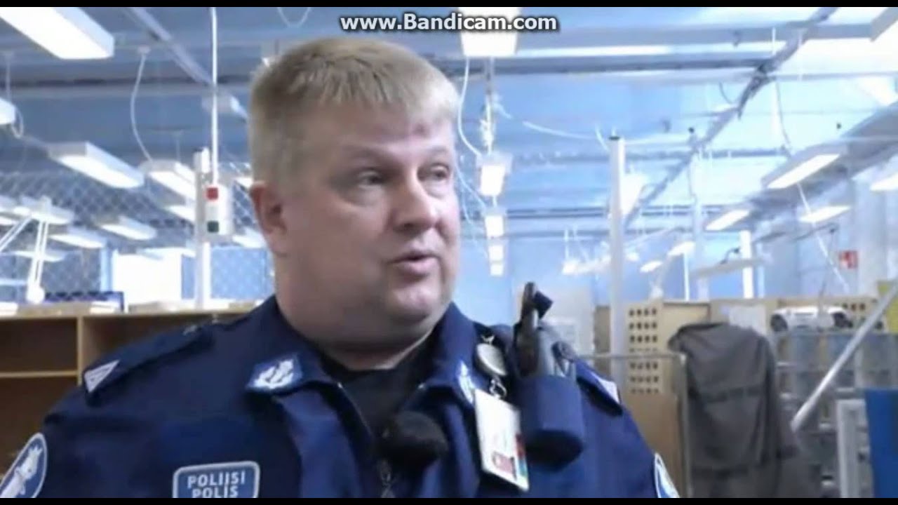 Poliisin matkassa Helsinki - Vantaan lentokenttäpoliisi