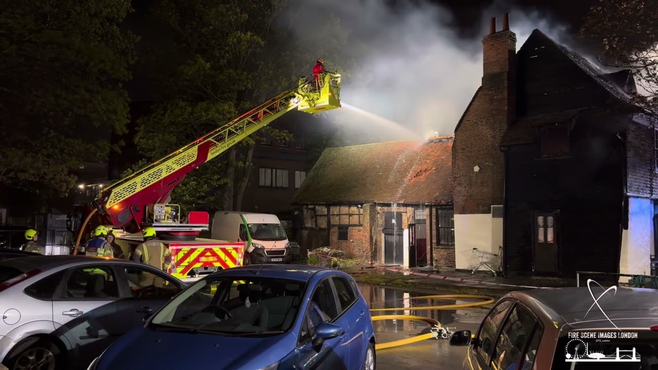 19/4/24 12 Fire Engines & 2 32m TLs Attendance. Disused Pub🔥Fire. Burn Bullock Pub, London Rd, CR4
