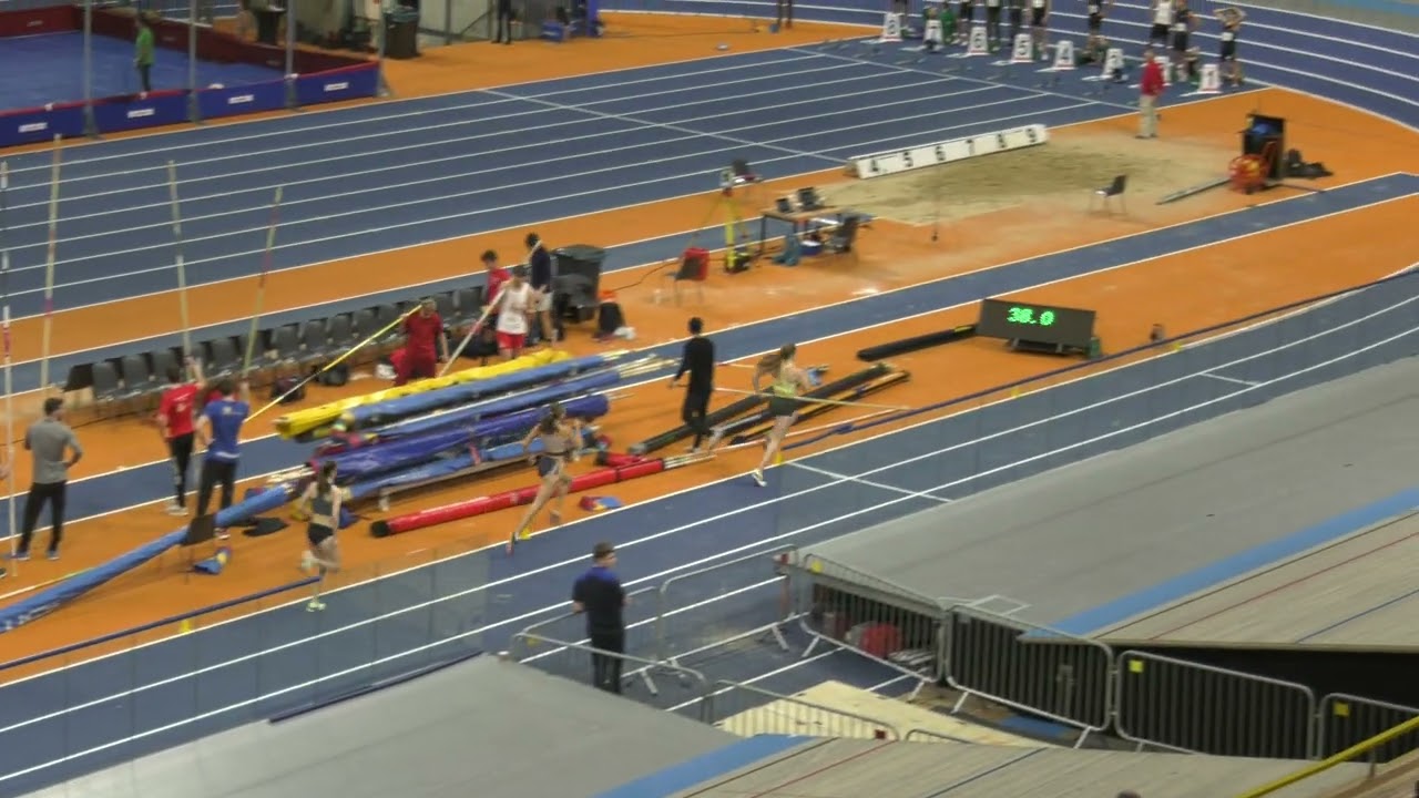 V400m serie met Cathelijn Peeters (52.63)