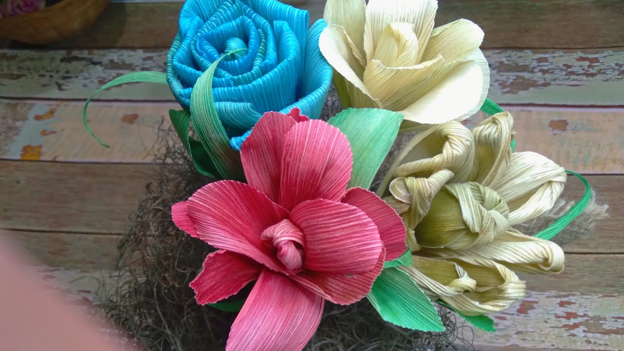 DO LIXO AO LUXO/FLORES COM PALHA DE MILHO