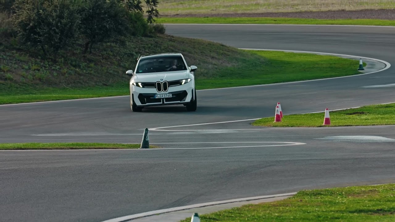 BMW iX3 - Dynamics demonstration