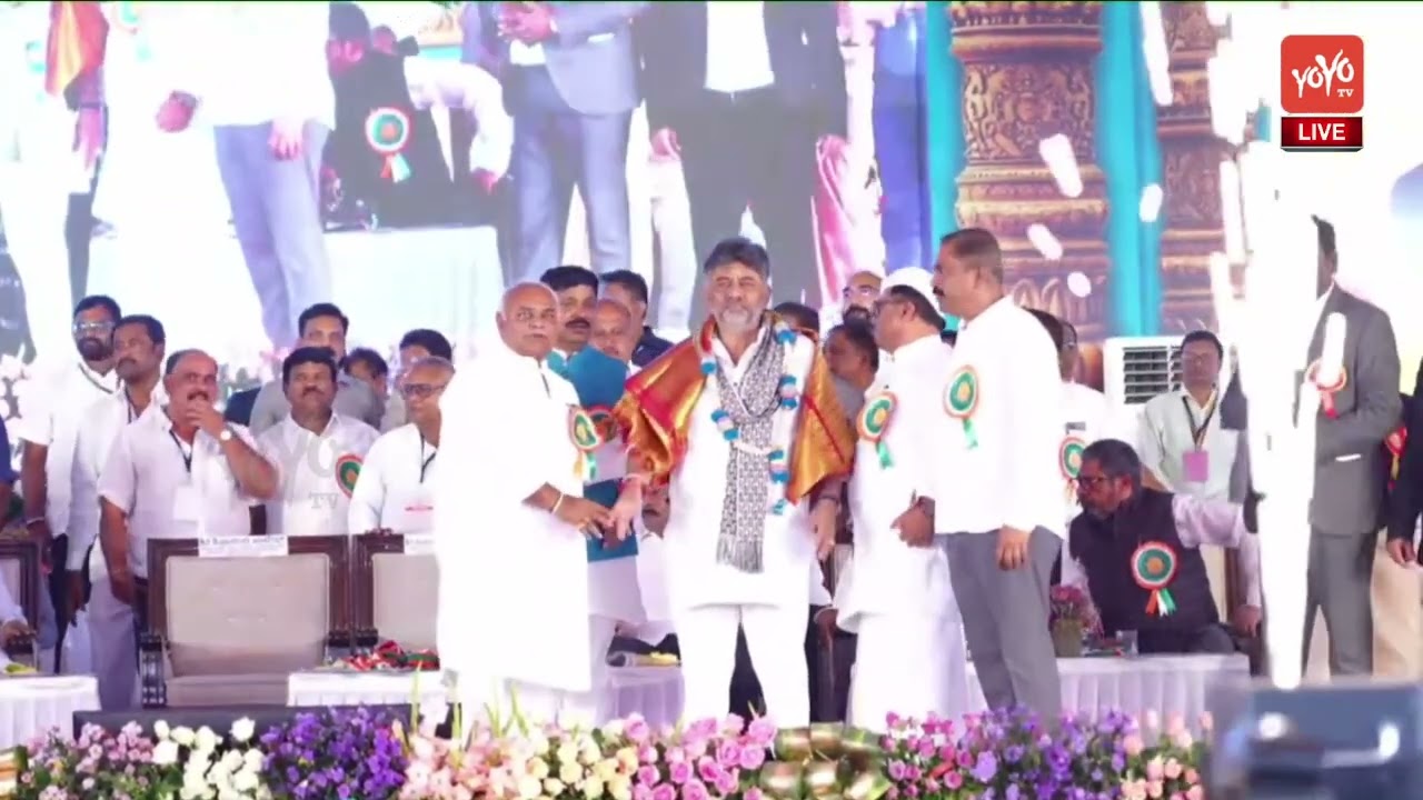 DCM DK Shivakumar Entry at Bhu Guarantee Scheme Meeting in Haveri | YOYO TV Kannada