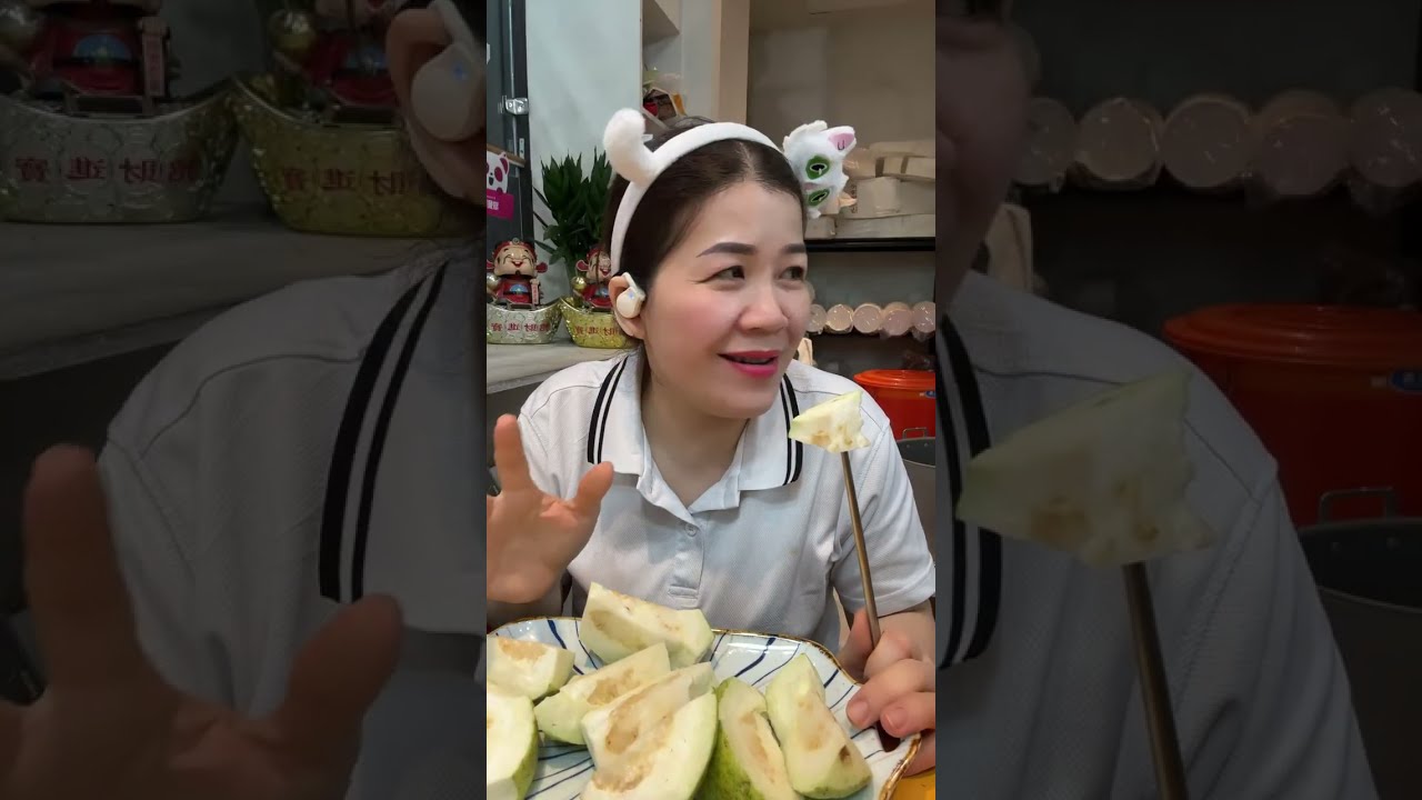 👉Chúc cả nhà cuối tuần vui vẻ ăn ổi nữ hoàng để dành cho cung nữ ăn trước sẽ ăn cơm giò heo🤭