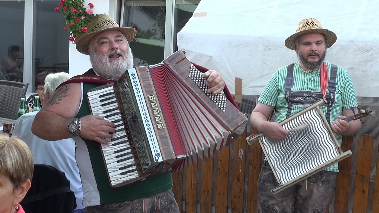 Musikantenstammtisch beim Steinriegelkeller  ---  10.7.2021  --  3. Teil.
