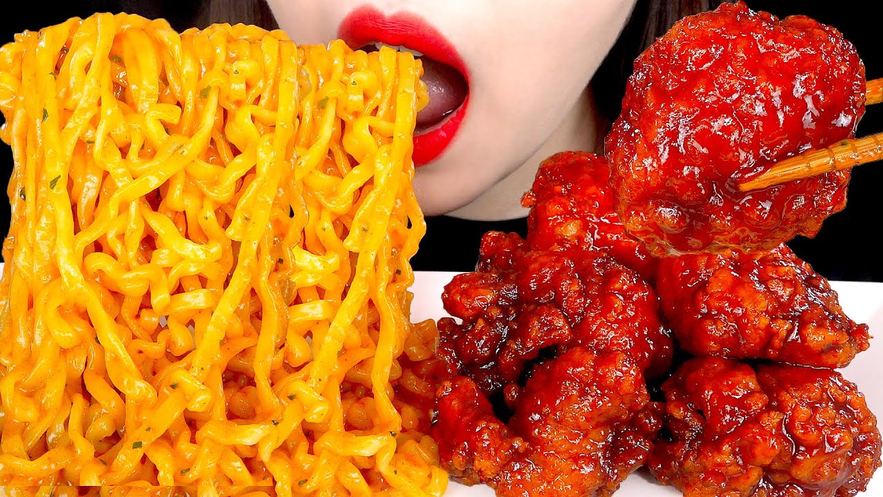 ASMR SPICY CARBO FIRE NOODLES SPICY FRIED CHICKEN 까르보불닭볶음면 양념치킨 먹방 MUKBANG EATING SOUNDS 咀嚼音