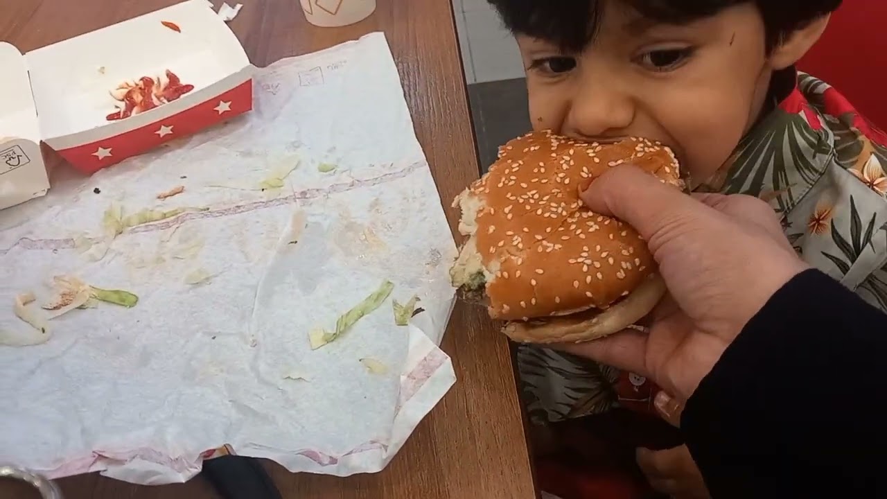 احلى طلعة مع ايود ولرونتي 🥰مقاضينا من مكة مول للعيد😍