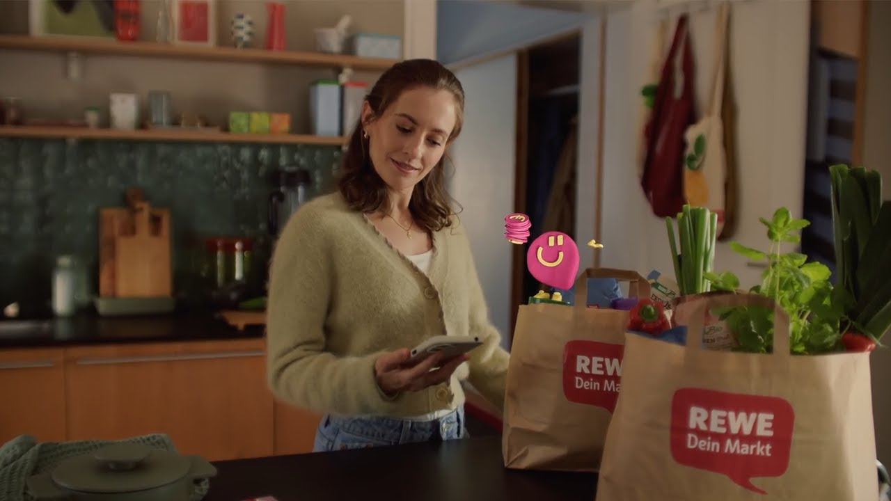 REWE | Mach&lsquo;s wie Bo, sammle so: Jetzt REWE Bonus in der REWE App entdecken.