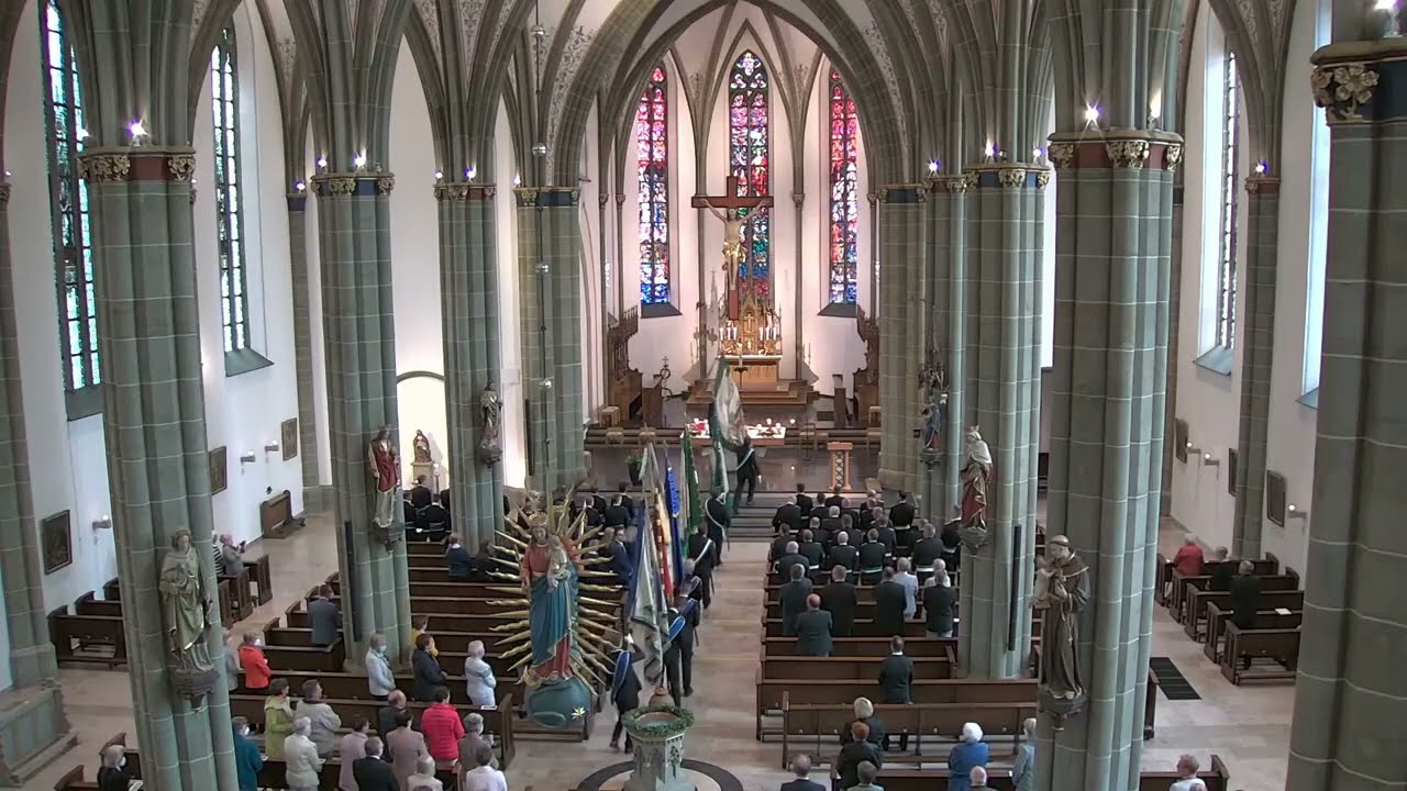 Schützenfest Warstein 2022 - Hochamt - Tochter Zion -  Einzug in die Kirche
