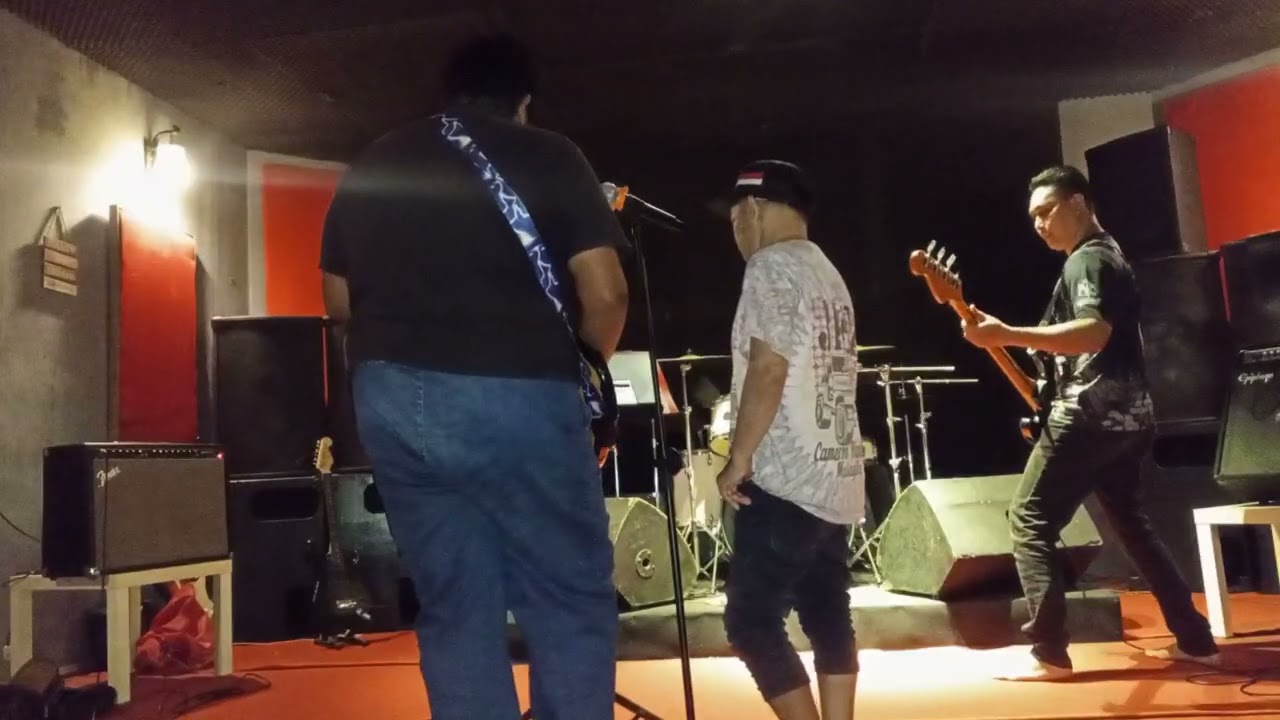 Deep purple smoke on the water cover