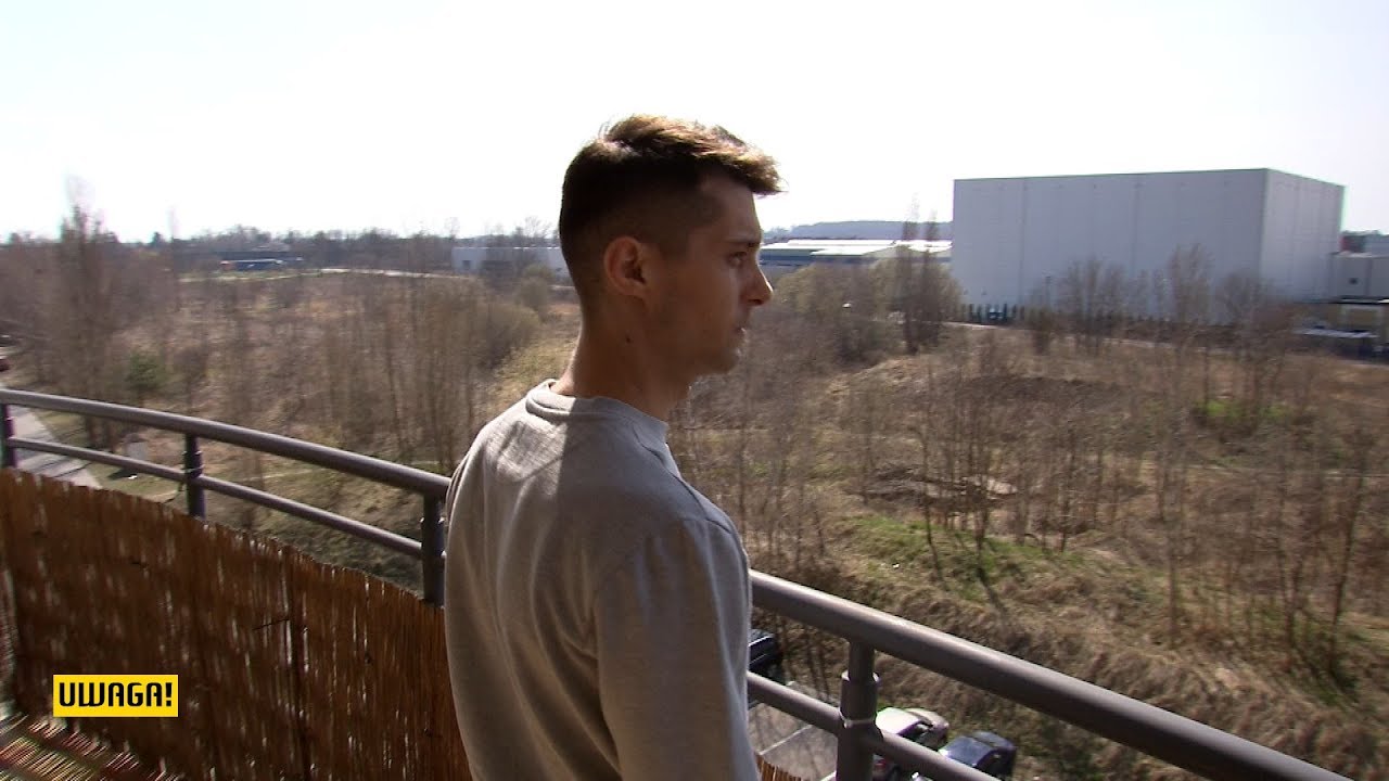 Obraźliwe plakaty, śledzenie i groźby. Kto stalkuje pana Adama? (UWAGA! TVN)